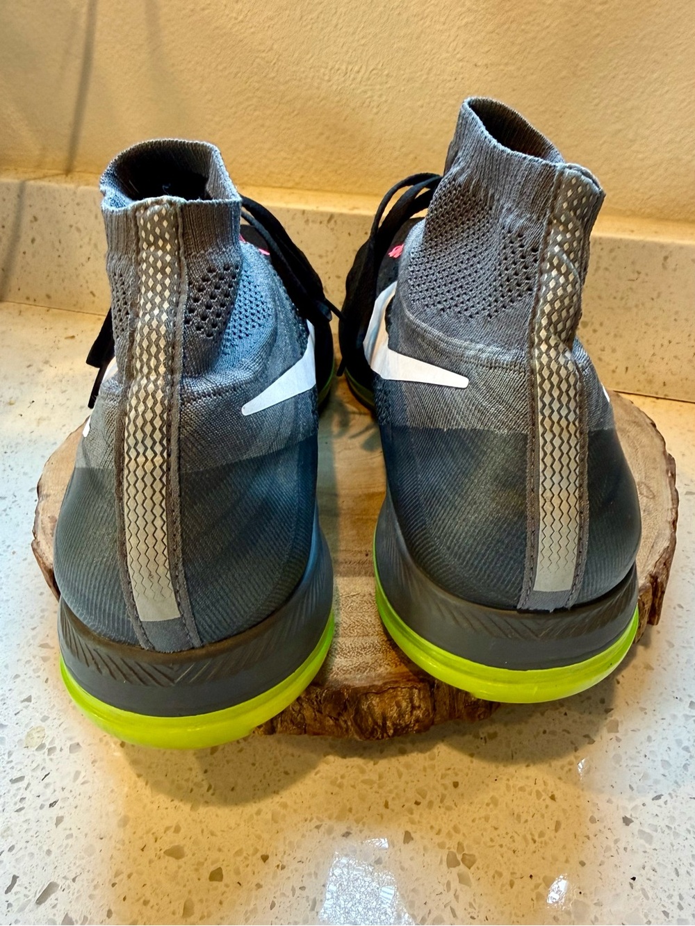 Nike Flyknit Zoom Mid-Top Running Shoe - Picture 5 of 8